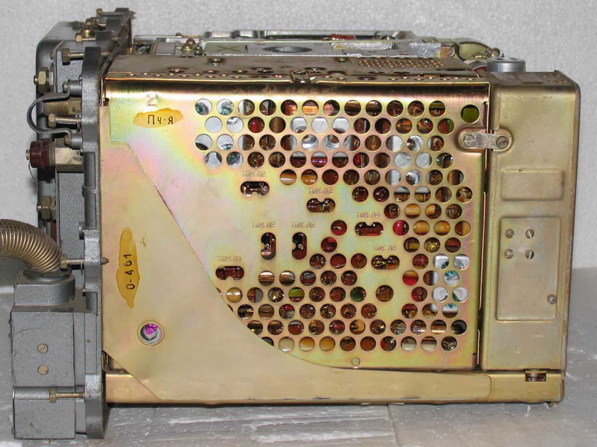 Радиостанция Р-802, вид справа