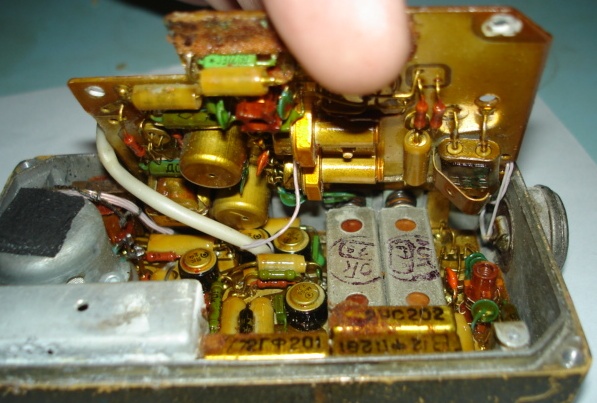 Внутренности транзисторной радиостанции Р-855