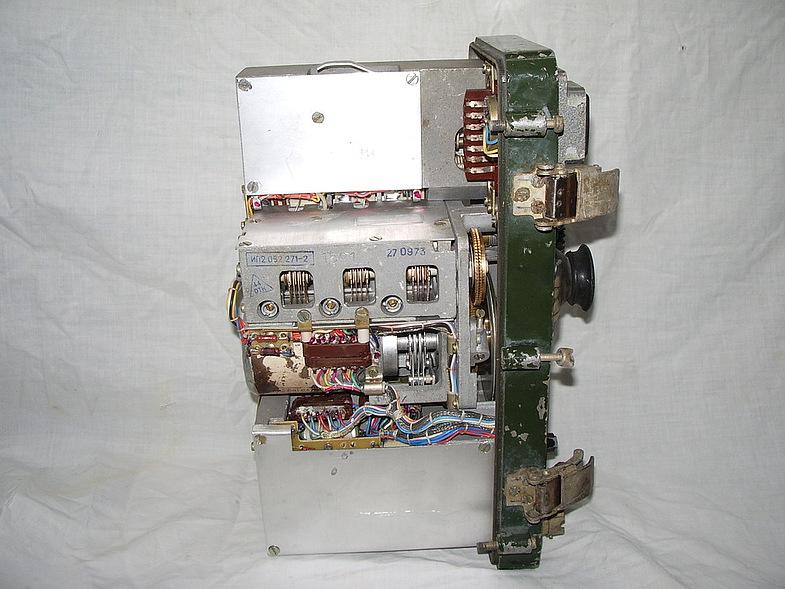 Компоновка внутренних блоков радиостанции Р-108М